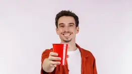 Una de las bebidas más populares y cotidianas del mundo prende las alarmas: puede afectar la absorción de estos minerales esenciales para tu salud