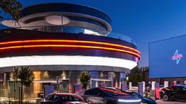 ¡Un menú del futuro! Así lucen los curiosos platillos del Tesla Diner en Los Ángeles