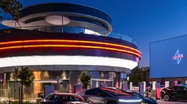 ¡Un menú del futuro! Así lucen los curiosos platillos del Tesla Diner en Los Ángeles
