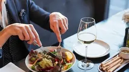 ¿Quieres comida gratis? Este restaurante de EEUU premia a sus clientes más leales: cómo y cuándo participar