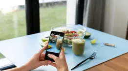 ¡Peligro en las redes sociales! Influencers alocados promueven dietas que son una ruta directa al cáncer: estos son los macronutrientes más irresponsables