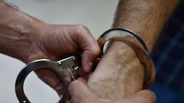 Descubren a ladrón de tabaquería por una foto de su ropa interior: así capturaron al sospechoso