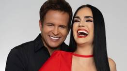 En video: la serenata del esposo de Scarlet Ortiz que enamora a todos