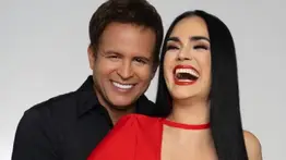 En video: la serenata del esposo de Scarlet Ortiz que enamora a todos