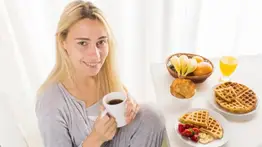 Estos son los peores errores que cometes al desayunar: desperdicias la comida más importante del día y aumenta el colesterol