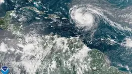 Paso del huracán Erin por el Atlántico: cierran playas en este país caribeño
