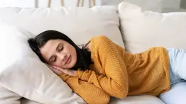 Dormir la siesta no es un lujo ni señal de pereza: conoce que dicen los estudios científicos