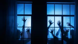 ¿Tu pareja adora las películas de terror? No le tengas miedo: la psicología revela datos inesperados de estas personas