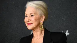 La actriz Helen Mirren defiende el James Bond masculino: No puede ser una mujer