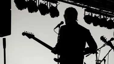 De profesor a ícono de la musica: el artista que surgió desde abajo y hoy tiene un detalle con sus exalumnos De profesor a ícono de la musica: el artista que surgió desde abajo y hoy tiene un detalle con sus exalumnos