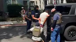 Encapuchados, esposas y redadas: así operan los agentes que arrestan a conductores de reparto en Washington