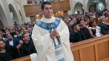 Arrestan a sacerdote venezolano al llegar a EE.UU.: este fue su "pecado" Arrestan a sacerdote venezolano al llegar a EE.UU.: este fue su "pecado"