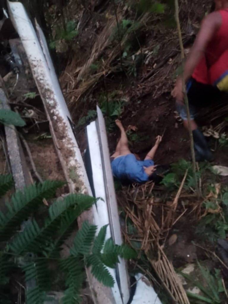 En imágenes: camioneta cae al vacío en la vía a Choroní y deja víctimas fatales
