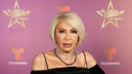 Entre halagos y críticas: así reaccionan en redes sociales a las fotos en traje de baño de Laura Bozzo a sus 77 años