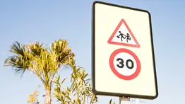 Límites de velocidad California