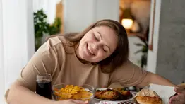 ¿Conoces qué es el “hambre emocional”? Estos son los síntomas para que sepas si la padeces y la forma de controlarla 