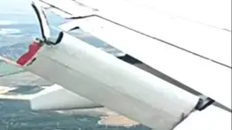 En video: avión aterriza de emergencia en Texas por falla en una de sus alas