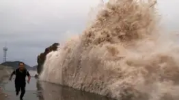 ¡Alerta máxima en Vietnam! Tifón Kajiki activa evacuaciones masivas: estiman olas de 10 metros