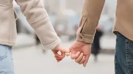 ¿Dignos de envidia o lástima? La Psicología analiza los posibles traumas de quienes cambian de pareja de forma frecuente