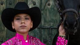 “Una noche que promete sorpresa: Emily Galaviz se presentará en Caracas e invita a vivir algo más que un concierto
