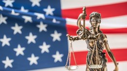 Las leyes azules en Estados Unidos: un domingo marcado por restricciones históricas