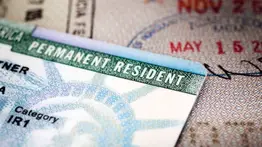 ¡Cuidado! Los peligros ocultos que enfrentan los titulares de green card al viajar fuera de EE. UU.