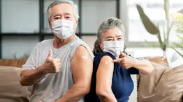 vacunas para adultos mayores en EEUU