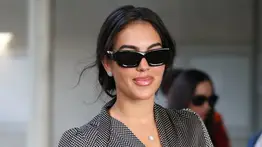 En imágenes: Georgina Rodríguez aterriza en Venecia con su espectacular anillo de compromiso