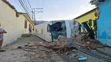 Accidente de tránsito en Mérida deja varios heridos: autobús impacta contra una vivienda Accidente de tránsito en Mérida deja varios heridos: autobús impacta contra una vivienda
