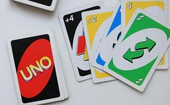 ¡Sorprendente! UNO colabora con esta reconocida cantante y reinventa las reglas del juego