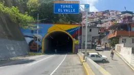 Desalojan casi 100 vehículos y auxilian a 16 afectados tras emergencia en túnel de El Valle: sepa qué pasó