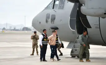 Keiko Fujimori recibe a 10 peruanos repatriados: volvieron en el avión que expulsó a tres venezolanos con condena cumplida