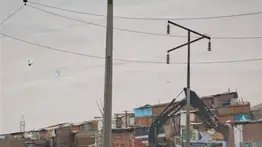 Venezolano muere tras recibir fuerte descarga eléctrica: estaría involucrado en un delito
