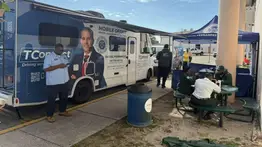 Licencias, placas y trámites sin filas: la oficina móvil del recaudador de impuestos recorre Miami-Dade esta semana