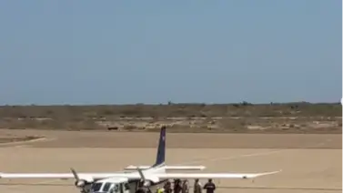 Aterrizaje de emergencia en Falcón: una de las compuertas se abrió en pleno vuelo Aterrizaje de emergencia en Falcón: una de las compuertas se abrió en pleno vuelo