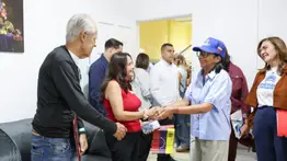 Delcy Rodríguez entrega viviendas rehabilitadas en San Bernardino: imágenes