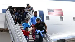 Nuevo vuelo con venezolanos repatriados desde EEUU llega al país este 12 de agosto: incluye a más de 60 niños