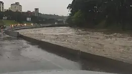 Fuerte tormenta en la Gran Caracas genera anegaciones en Libertador, Sucre y alerta de monitoreo en Baruta