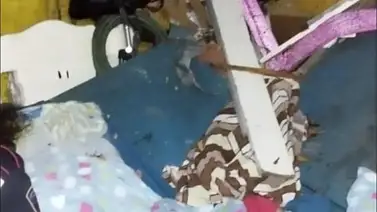Muere una mujer tras caer peñasco sobre su vivienda: Bomberos de Caracas evalúan la zona Muere una mujer tras caer peñasco sobre su vivienda: Bomberos de Caracas evalúan la zona