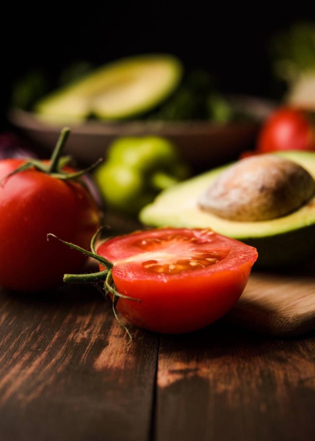 Frescura en cada bocado: Ensalada crujiente de quinoa y aguacate
