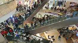 Centros comerciales aplican restricciones por ahorro energético: conoce las horas exactas y cuánto durará