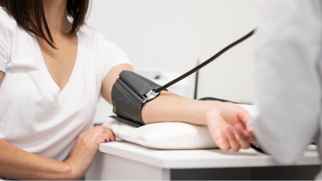 Cuidar el corazón a los 40 años: cardiólogo español alerta sobre la urgencia de prevenir a tiempo