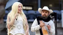 De Venezuela a los escenarios de Karol G: Arpamartínez lleva el arpa a la gira más grande junto a Elena Rose