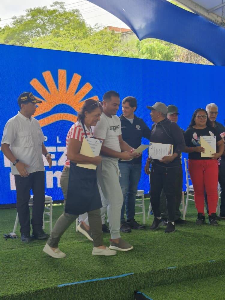 Gobierno Nacional otorga subsidios a emprendedores de La Guaira