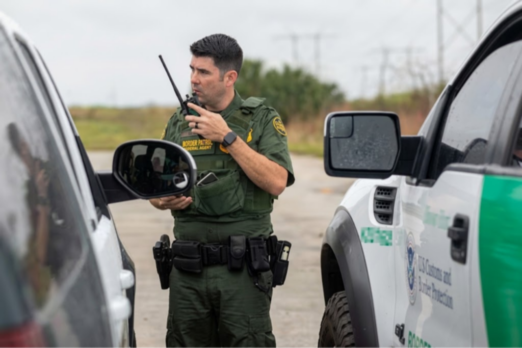 Agentes federales detienen a venezolano en Miami-Dade pese a tener permiso de trabajo vigente Agentes federales detienen a venezolano en Miami-Dade pese a tener permiso de trabajo vigente