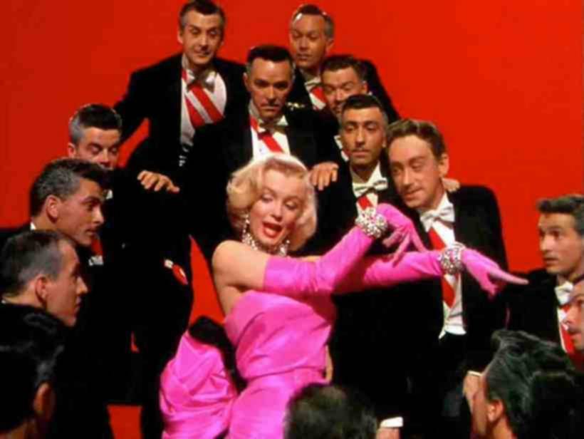 Marilyn Monroe vuelve a convertirse en Barbie y Mattel rescata uno de sus looks más inolvidables