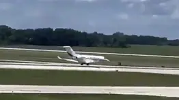 Aterrizaje de emergencia en Ohio: Jet privado logra hazaña sin ruedas delanteras 