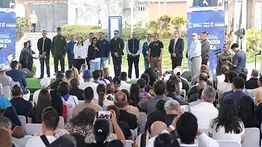 Gobierno entrega créditos a emprendedores afectados por los terremotos en La Guaira