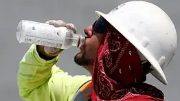 Salud ocupacional en Arizona: empresas deben garantizar hidratación y descansos frente al calor extremo