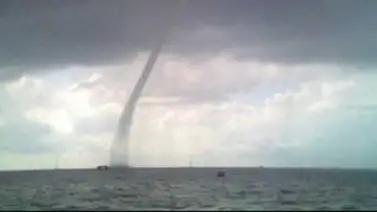 ¡En video! Registran impresionante tromba marina en el Lago de Maracaibo ¡En video! Registran impresionante tromba marina en el Lago de Maracaibo
